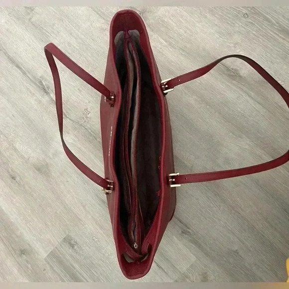 MICHAEL KORS Jet Set Leather Cherry Laptop Large Tote Handbag - Picture 10 of 10